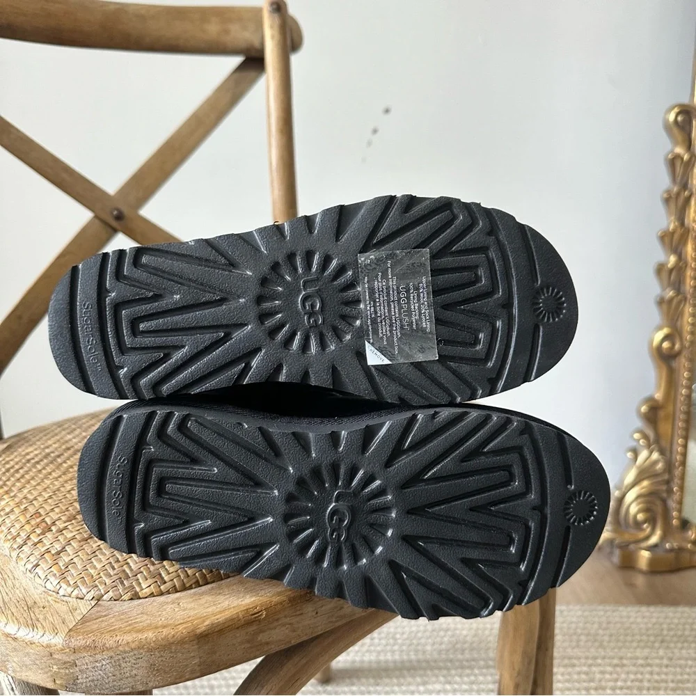 NWT Ugg Classic Ultra Tall Zip To Mini Short Boot Black